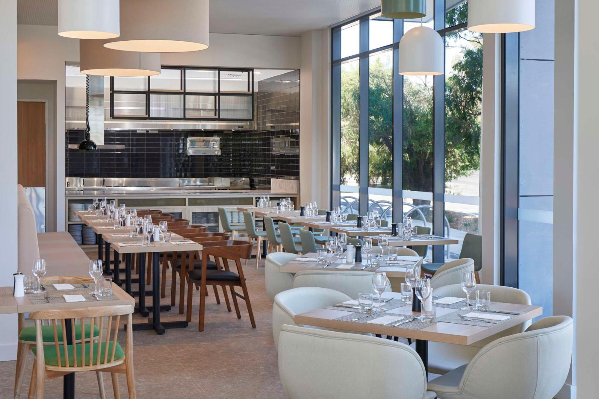 Hilton Garden Inn Busselton Exterior photo